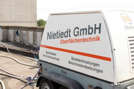 Höchstdruckwasserstrahlen und Oberflächenschutz an der Schleuse Hohenwarthe