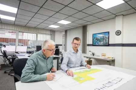 Nietiedt-Mitarbeiter in Lüdinghausen im Gespräch